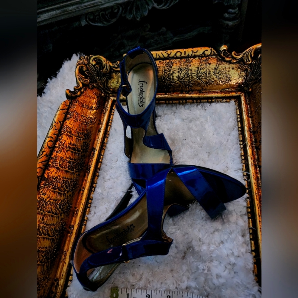 Frederick's of Hollywood  Blue Patent Leather Ankle Strap Heels Size 6 1/2 (P1)